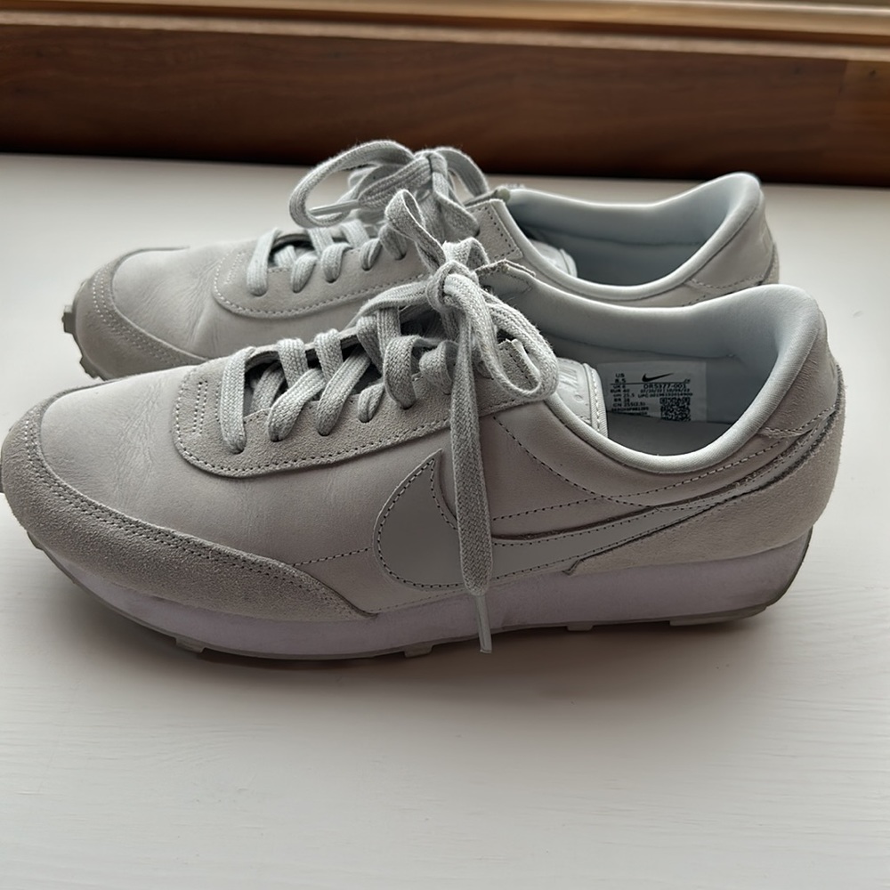 Nike DBreak Retro Women’s Sneaker - size 8.5M - photon dust-white